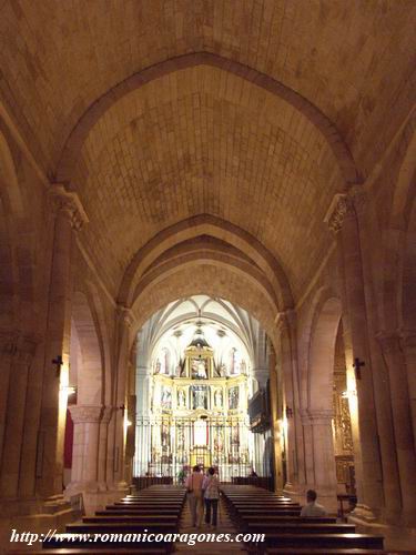 INTERIOR DEL TEMPLO HACIA LA CABECERA